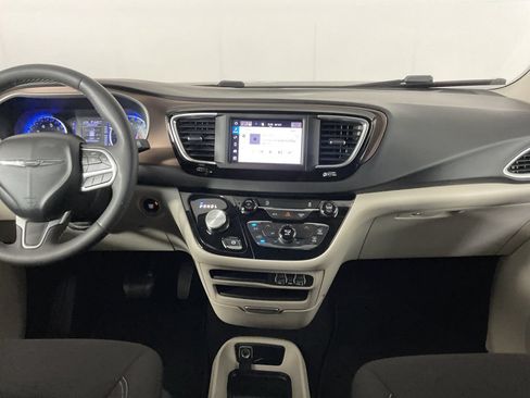 Used 2023 Chrysler Voyager LX FWD image 15