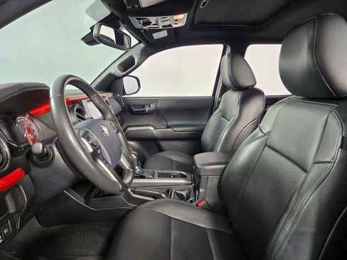 Used 2019 Toyota Tacoma TRD Off-Road image 14