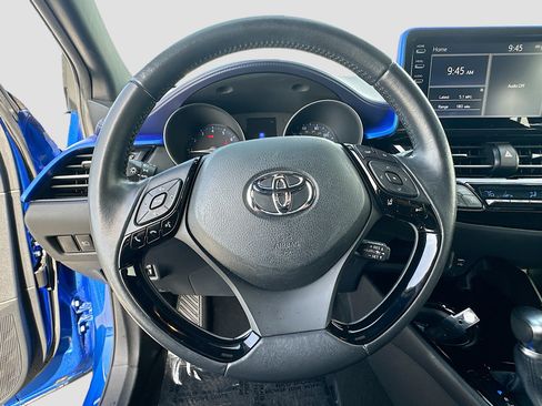 Used 2020 Toyota C-HR XLE FWD image 11