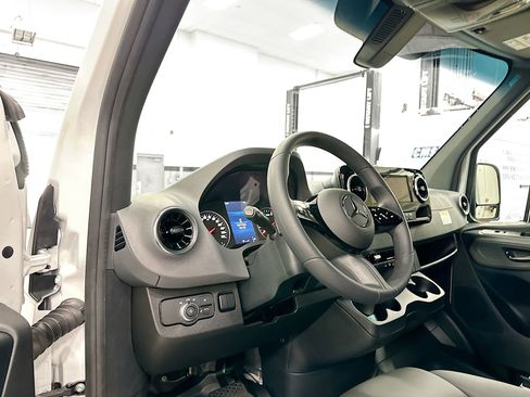 Used 2026 Mercedes-Benz Sprinter 2500 image 10