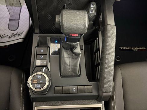 Used 2024 Toyota Tacoma TRD Off-Road image 26