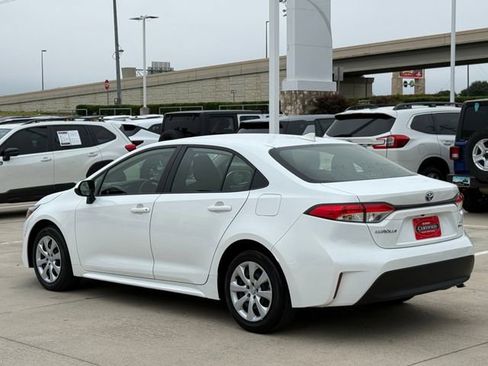 Used 2025 Toyota Corolla LE w/ Carpet Mat Package (TMS) FWD image 4