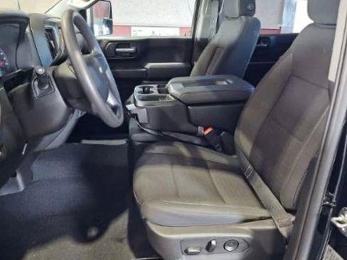 Used 2025 Chevrolet Silverado 2500 Custom w/ Custom Value Package image 2