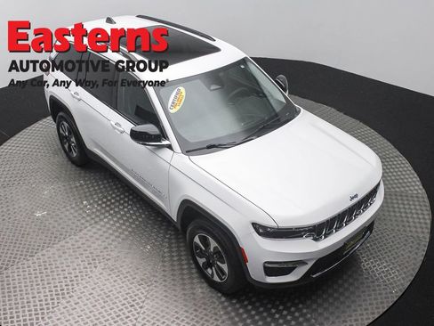 Used 2022 Jeep Grand Cherokee Limited 4xe w/ Luxury Tech Group II AWD/4WD image 3