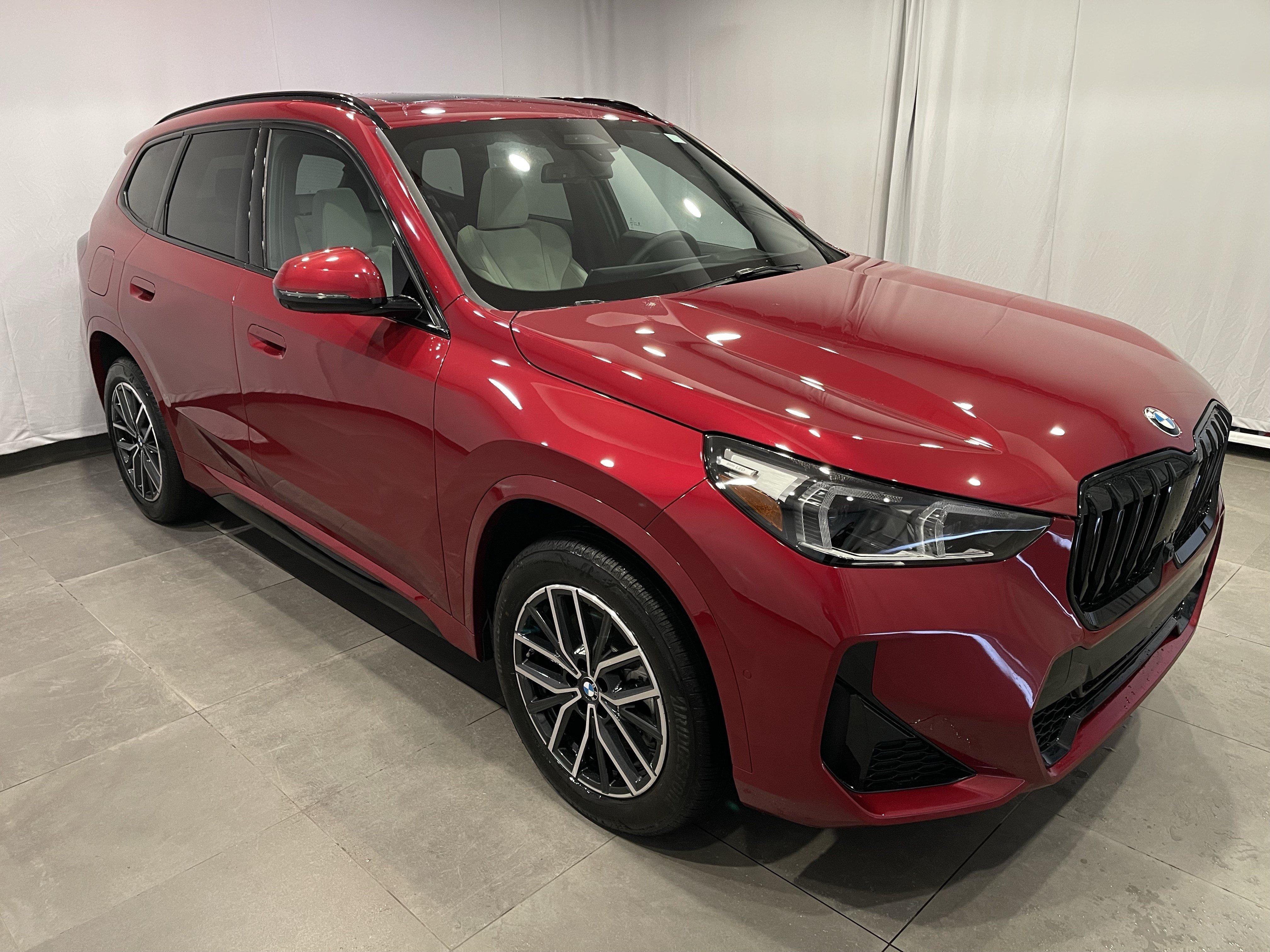Used 2026 BMW X1 xDrive28i w/ Technology Package AWD/4WD image 3