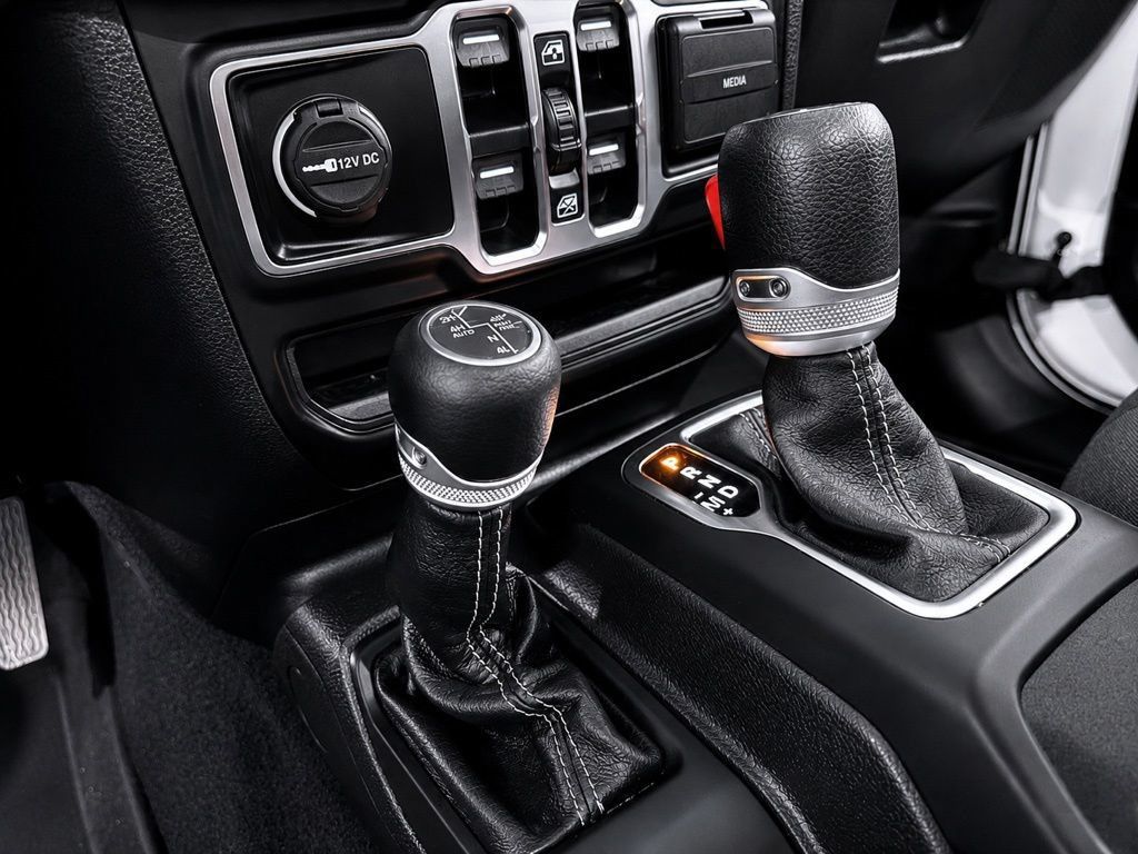 Used 2024 Jeep Wrangler Unlimited Sahara AWD/4WD image 22