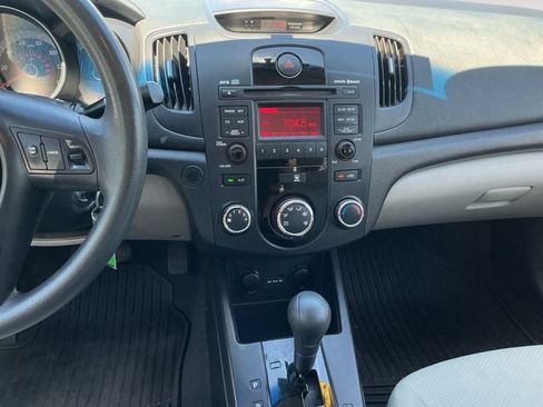 Used 2010 Kia Forte EX FWD image 11