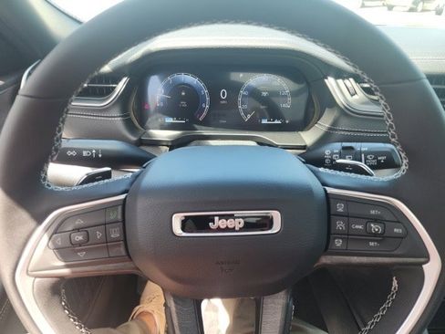 New 2025 Jeep Grand Cherokee L Limited w/ Black Appearance Package image 15