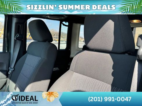 Used 2011 Jeep Wrangler Unlimited Sahara w/ Dual Top Group AWD/4WD image 9