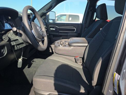 Used 2025 RAM 2500 Big Horn AWD/4WD image 7