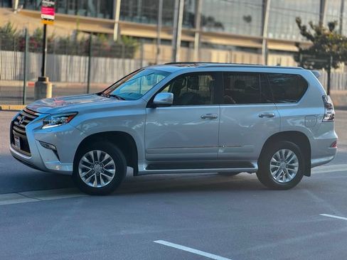 Used 2014 Lexus GX 460 w/ Premium Package AWD/4WD image 9