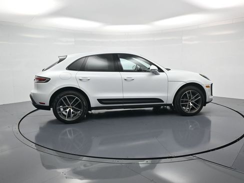 Used 2026 Porsche Macan AWD/4WD image 31