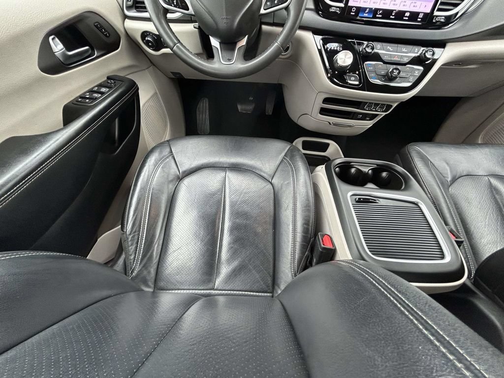 Used 2022 Chrysler Pacifica Touring-L FWD image 14