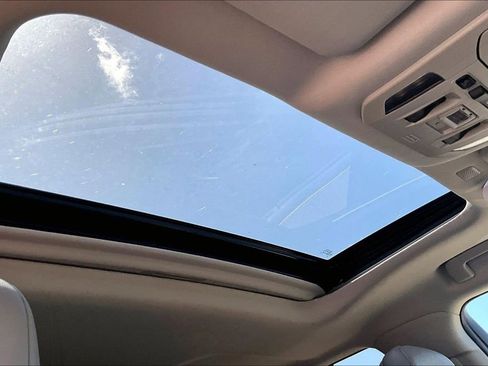 Used 2020 Toyota Highlander XLE AWD/4WD image 15