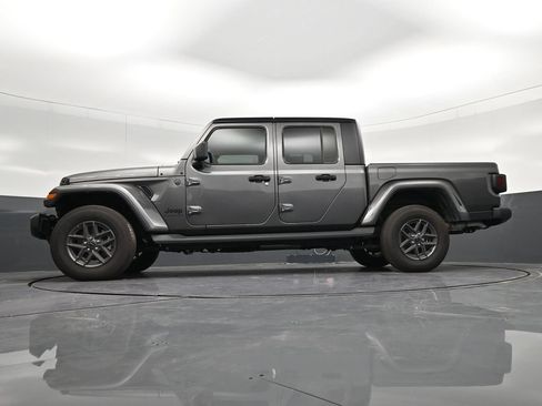 Used 2025 Jeep Gladiator Sport AWD/4WD image 31