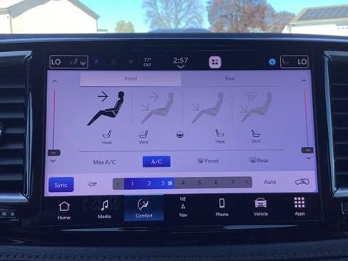 Certified 2024 Chrysler Pacifica Pinnacle FWD image 31