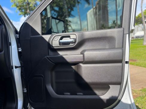 Used 2022 Chevrolet Silverado 2500 Custom w/ Custom Value Package image 10