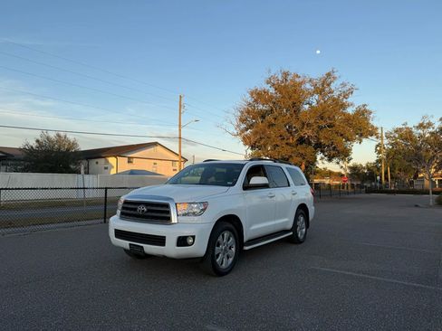 Used 2010 Toyota Sequoia SR5 image 3