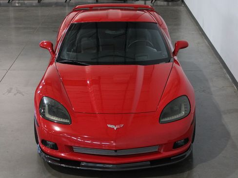 Used 2005 Chevrolet Corvette Coupe w/ Preferred Equipment Group RWD image 16