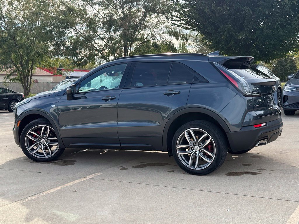 Used 2021 Cadillac XT4 Sport w/ Sun And Sound Package AWD/4WD image 3