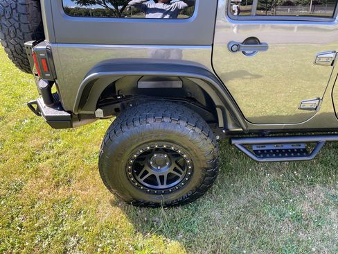Used 2014 Jeep Wrangler Unlimited Rubicon w/ Connectivity Group AWD/4WD image 25