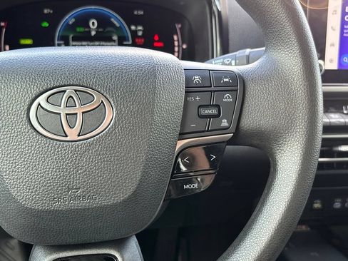 Used 2025 Toyota Camry LE FWD image 16