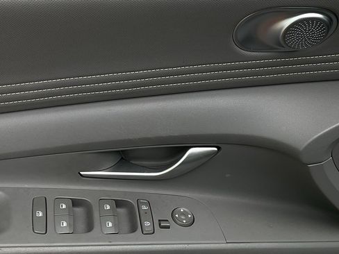 Used 2025 Hyundai Elantra SEL image 12