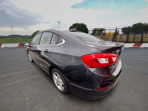 Used 2017 Chevrolet Cruze LT w/ Convenience Package FWD image 4