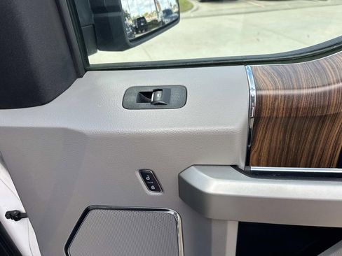 Used 2017 Ford F150 Lariat image 18