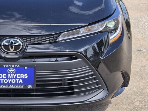Used 2025 Toyota Corolla LE FWD image 4