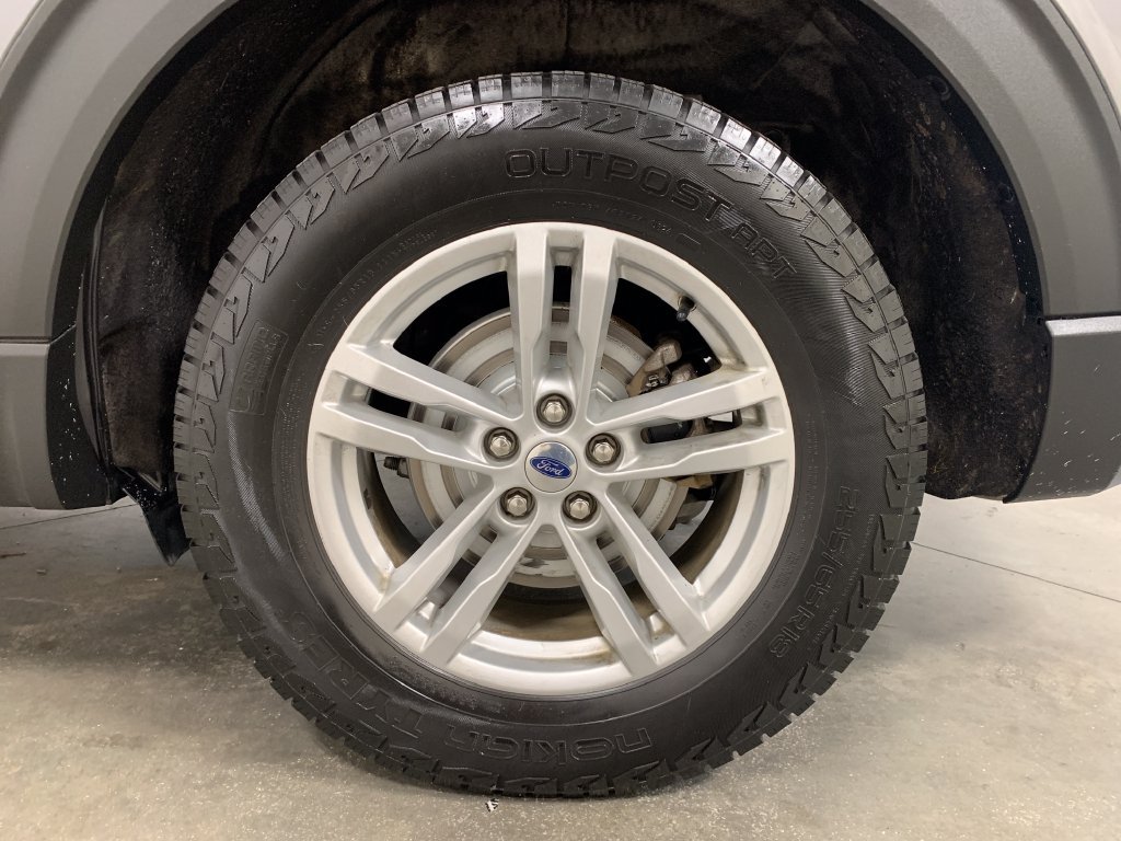 Used 2022 Ford Explorer XLT AWD/4WD image 4