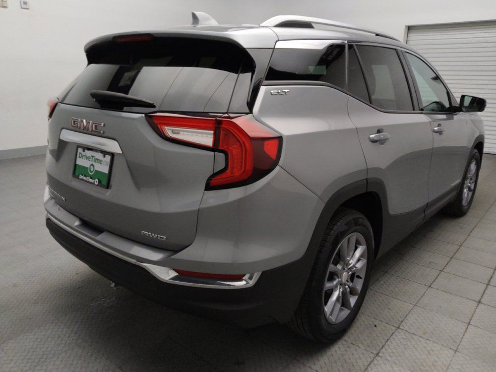 Used 2024 GMC Terrain SLT AWD/4WD image 9