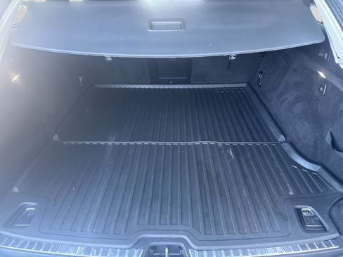 Used 2020 Volvo V90 T6 Cross Country image 9