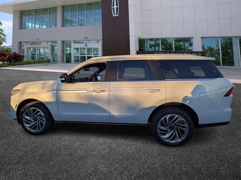 New 2026 Lincoln Navigator Reserve AWD/4WD image 4