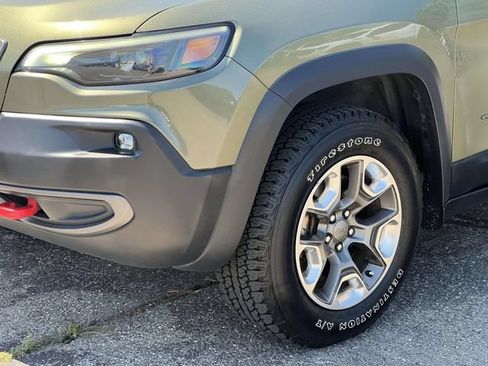 Used 2019 Jeep Cherokee Trailhawk w/ Cold Weather Group AWD/4WD image 9