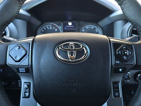 Used 2022 Toyota Tacoma TRD Off-Road w/ Technology Package AWD/4WD image 23