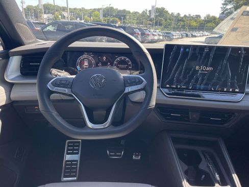 New 2026 Volkswagen Tiguan SE R-Line FWD image 13