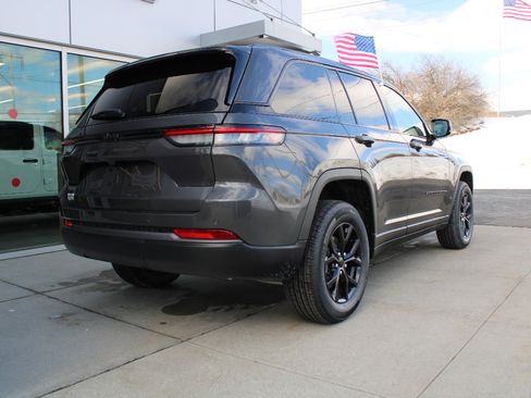 New 2026 Jeep Grand Cherokee Altitude AWD/4WD image 8