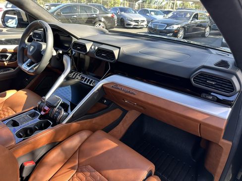 Used 2020 Lamborghini Urus AWD/4WD image 21