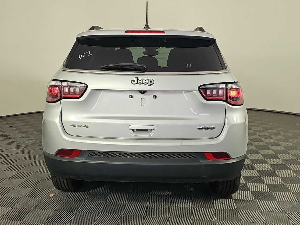Used 2024 Jeep Compass Latitude AWD/4WD image 7