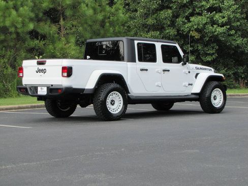 Used 2022 Jeep Gladiator Sport AWD/4WD image 6