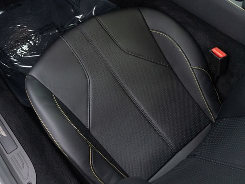 Used 2026 Aston Martin V8 Vantage Coupe RWD image 19
