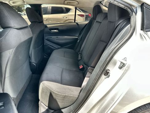 Used 2020 Toyota Corolla LE FWD image 4