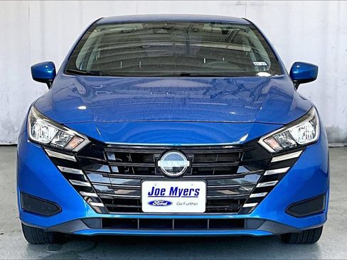 Used 2023 Nissan Versa SV FWD image 3