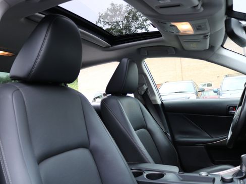 Used 2016 Lexus IS 200t image 44