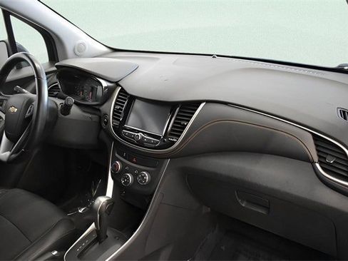 Used 2017 Chevrolet Trax LT w/ LT Convenience Package image 20