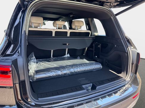New 2026 Mercedes-Benz GLB 250 4MATIC image 9