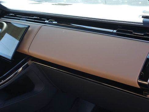 New 2026 Land Rover Range Rover Sport SE AWD/4WD image 18