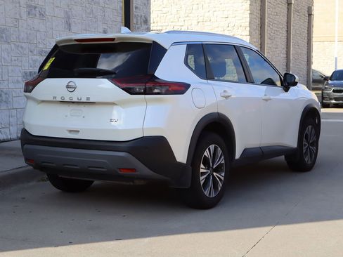 Used 2023 Nissan Rogue SV w/ SV Premium B Package FWD image 3