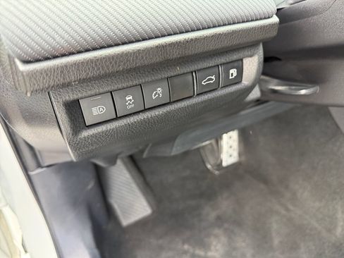 Used 2025 Toyota Camry SE FWD image 27